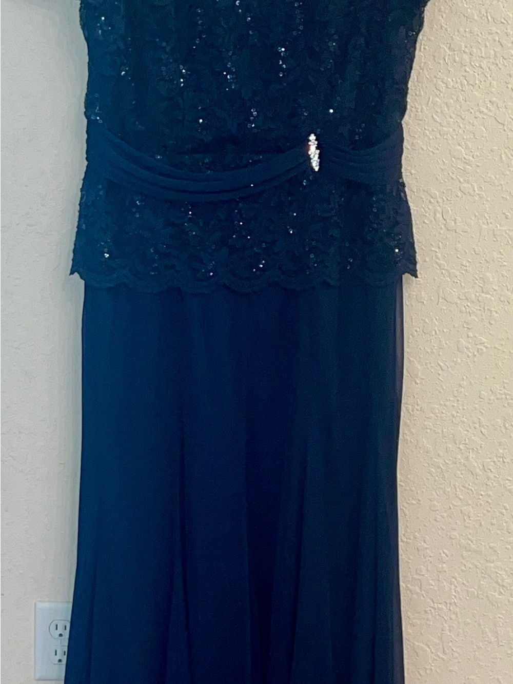 Elegant Navy Lace and Chiffon Evening Dress
